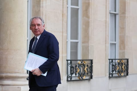 France’s credit rating cut by Moody’s just hours after new prime minister appointed